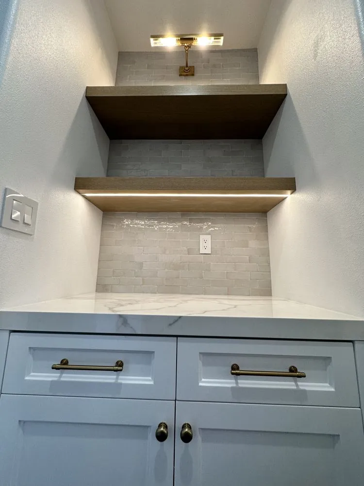 Slide of All Thingz Electric