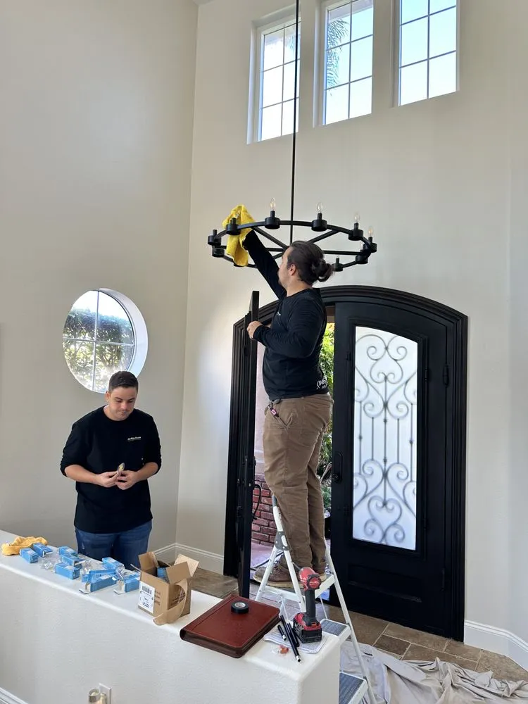 Slide of All Thingz Electric