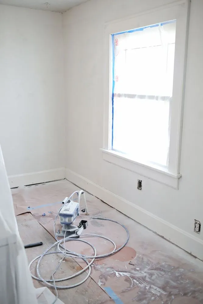 Certified electrician providing emergency electrical service in , 