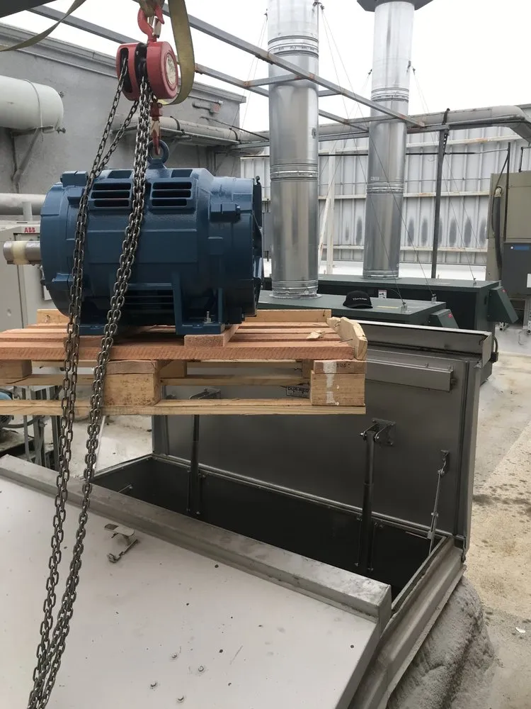 Emergency electrician providing circuit breaker repair in , 