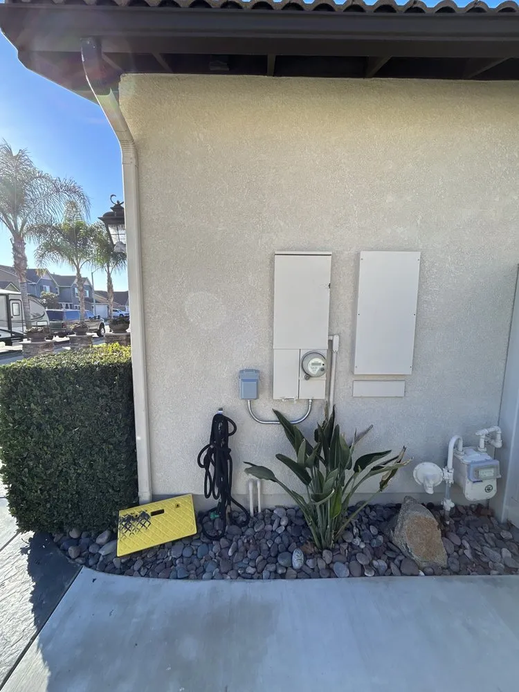 Emergency electrician providing wiring installation in , 