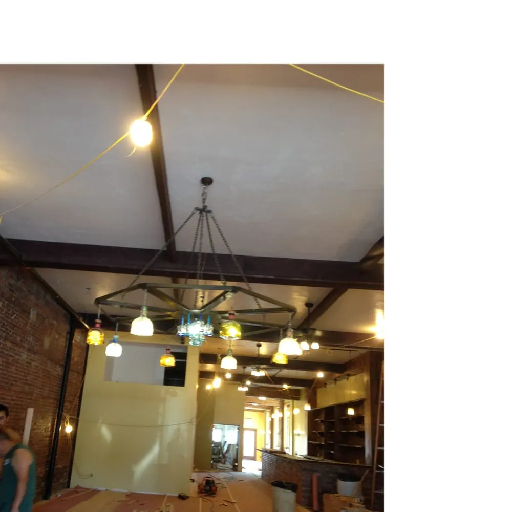 Professional electrician providing circuit breaker repair in , 