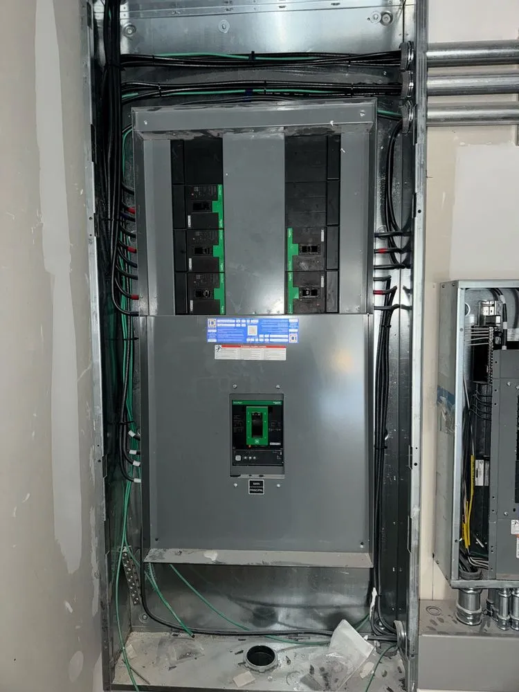 Emergency electrical service for homes in lighting installation,  by 