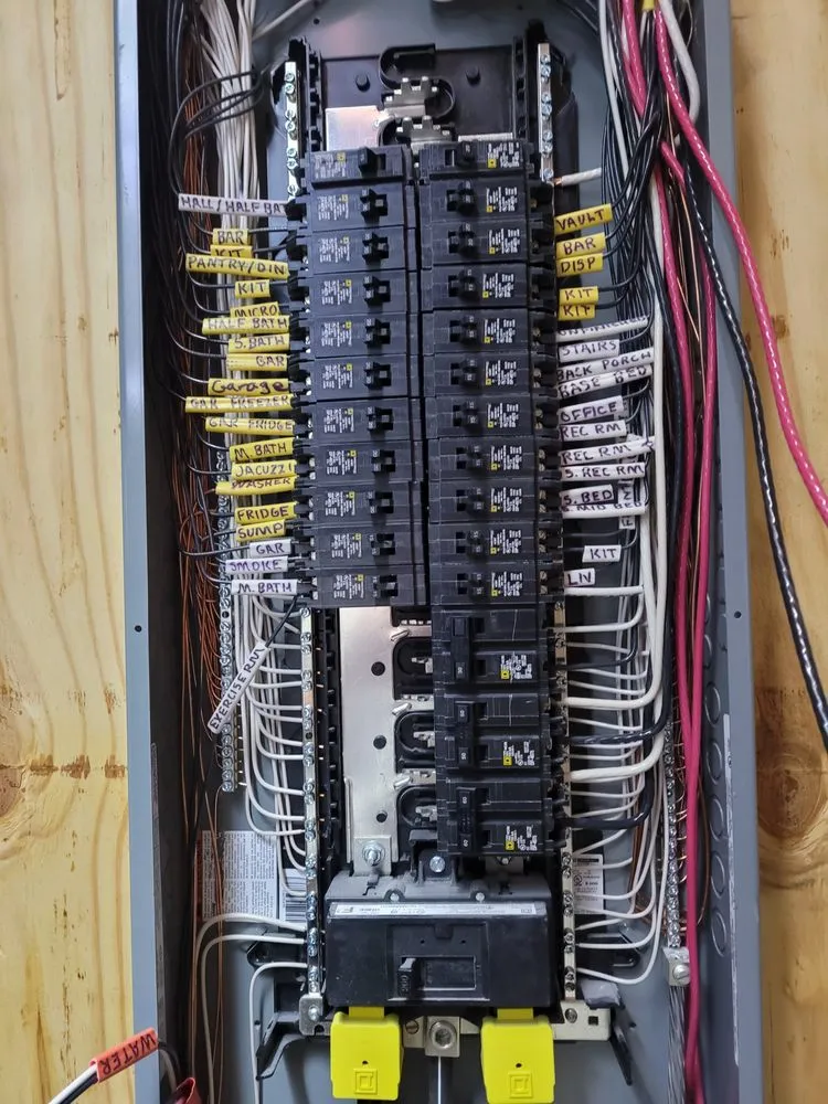 Trusted electrician providing outlet and switch repair in Lake Tapawingo, MO - Alpha Copper