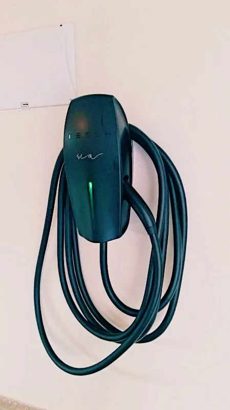 Slide of Alpha Omega Electric