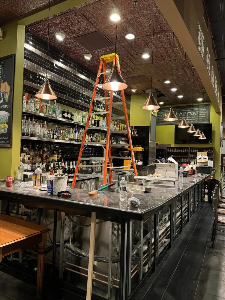 Reliable electrician providing circuit breaker repair in , 