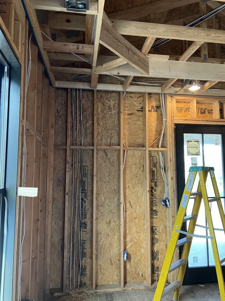 Affordable electrician providing circuit breaker repair in , 