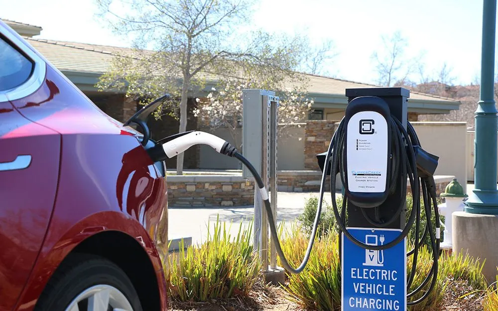 Slide of Alternating Currents Services