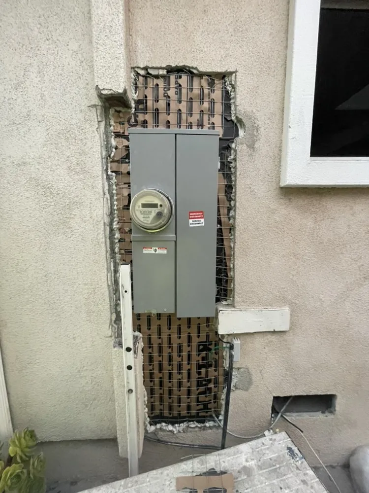 Licensed electrical service for homes in wiring installation, by