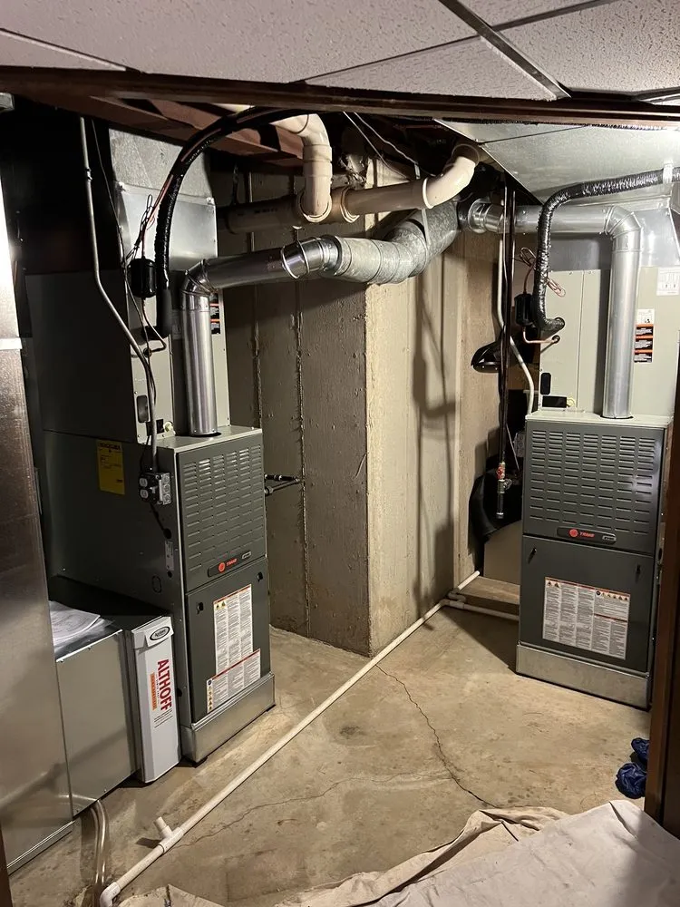 Licensed electrician providing emergency electrical service in , 