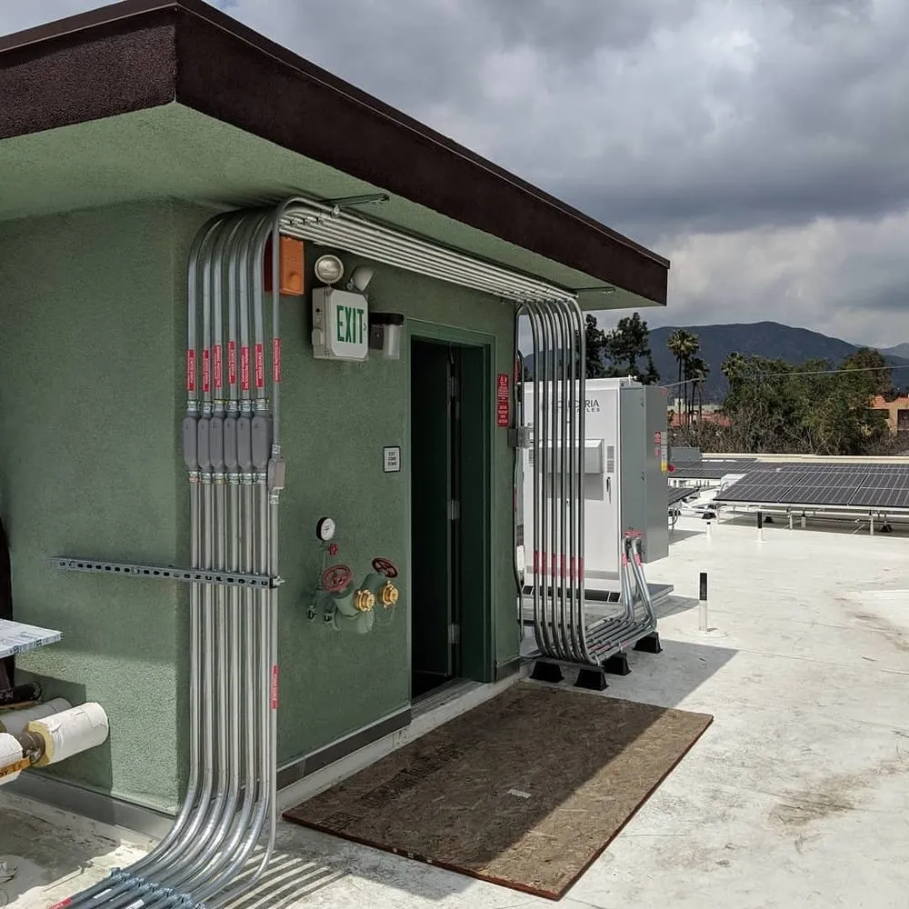 Expert electrician providing emergency electrical service in , 