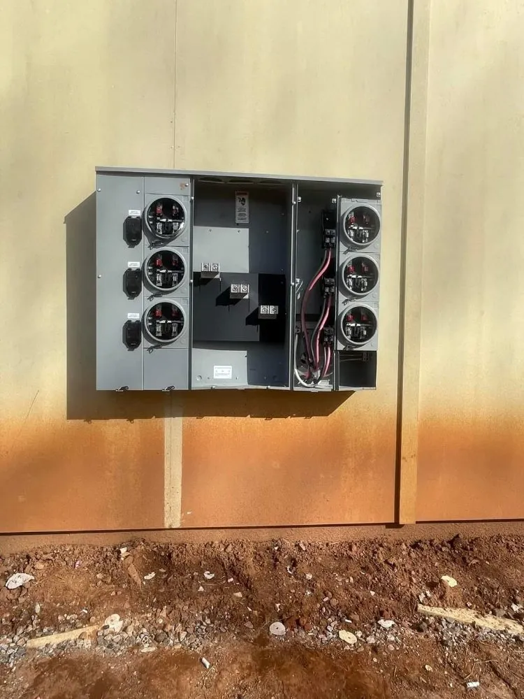 Certified electrician providing lighting installation in , 