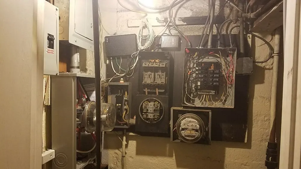 Affordable electrician providing circuit breaker repair in ,