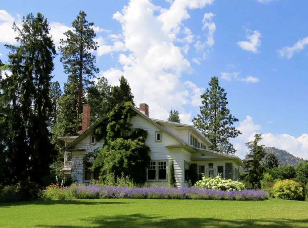 Slide of AManning Handyman Electrical