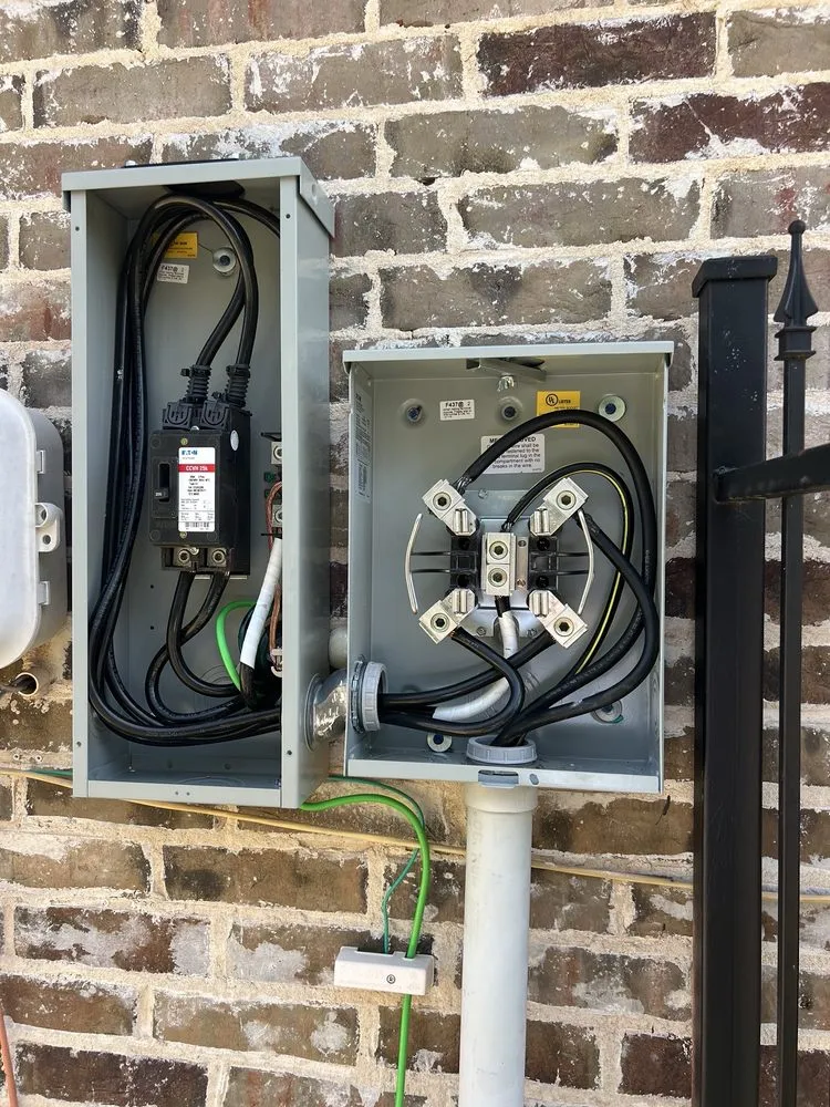 Emergency electrical service for homes in lighting installation,  by 