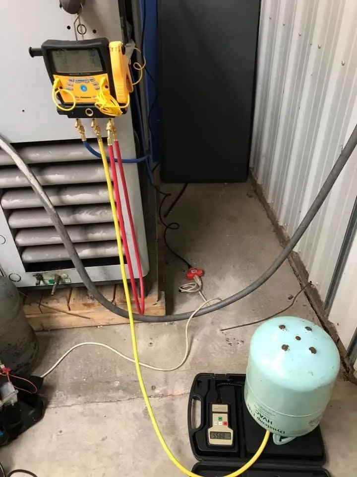 Emergency electrician providing lighting installation in , 