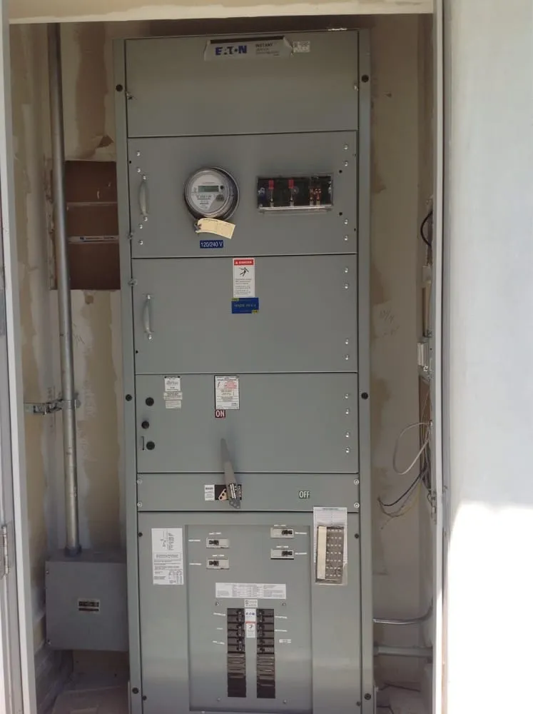 Certified electrician providing emergency electrical service in , 