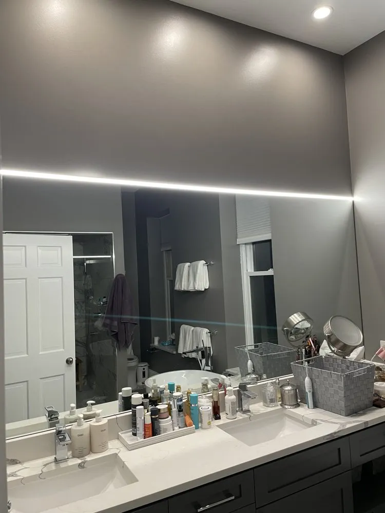 Emergency electrician providing outlet and switch repair in , 