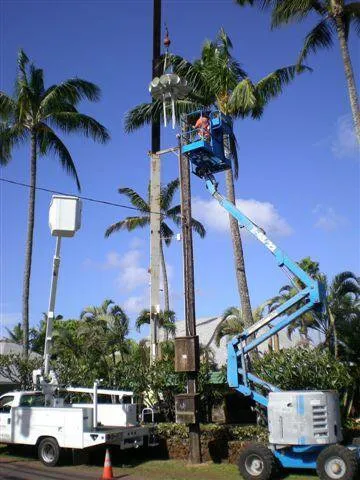 Professional electrician providing outlet and switch repair in Mililani, HI - American Electric