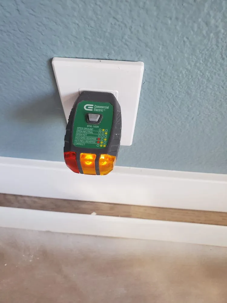 Licensed electrician providing electrical repair in Reseda, CA - American Electric Service - Los Angeles