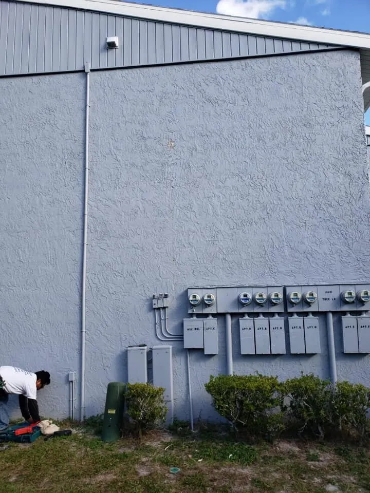 Emergency electrician providing wiring installation in , 