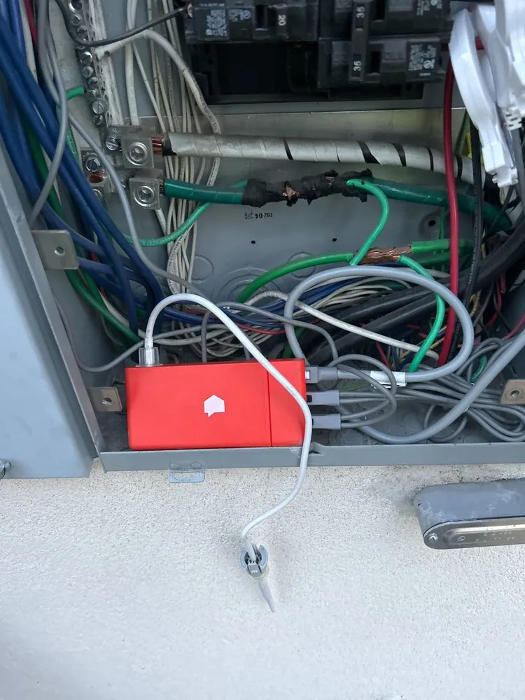 Certified electrician providing emergency electrical service in San Fernando Valley, CA - AmericanSolarCare