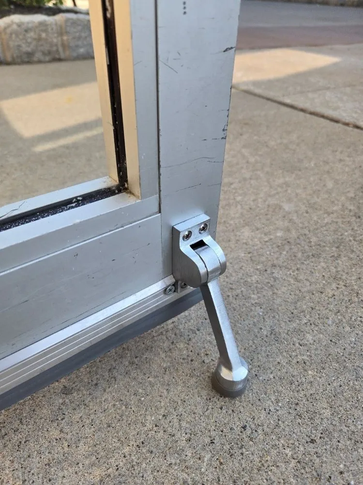 Expert emergency electrical service in ,  by Amine's Handyman Services