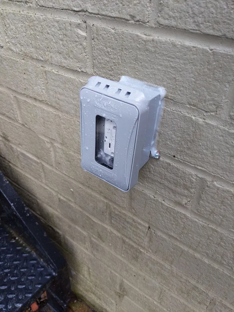 Certified circuit breaker repair experts serving ,  - Amperia Electrical