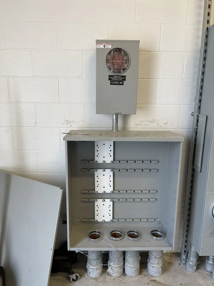Emergency electrician providing outlet and switch repair in Buena Ventura Lakes, FL - Amt Electric