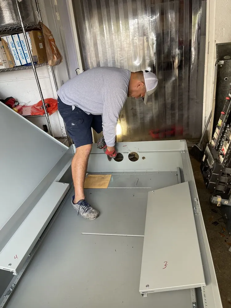 Emergency electrician providing wiring installation in Buena Ventura Lakes, FL - Amt Electric