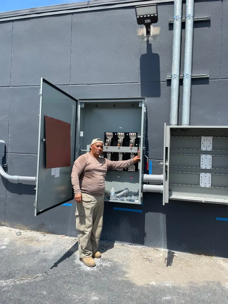 Professional emergency electrical service experts serving Buena Ventura Lakes, FL - Amt Electric