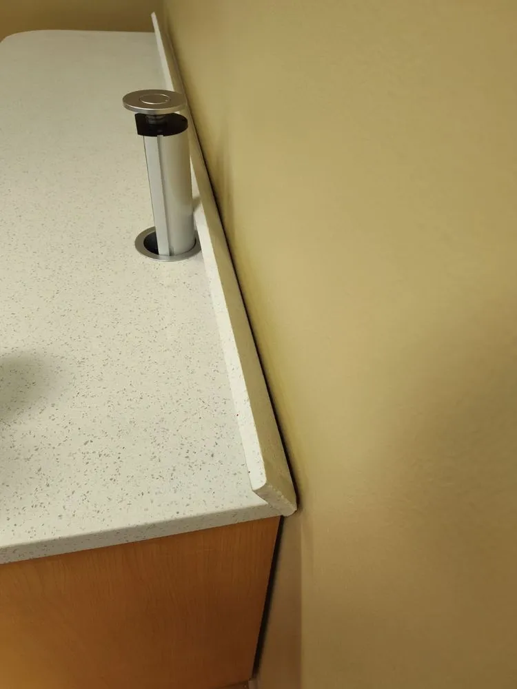 Licensed electrician providing outlet and switch repair in , 