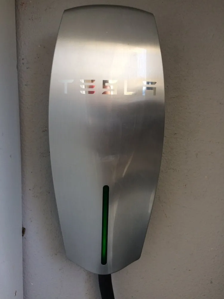 Licensed outlet and switch repair service in ,  - ANAYA L8R ELECTRIC