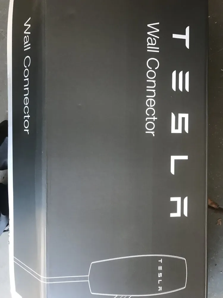 Licensed electrician providing wiring installation in , 