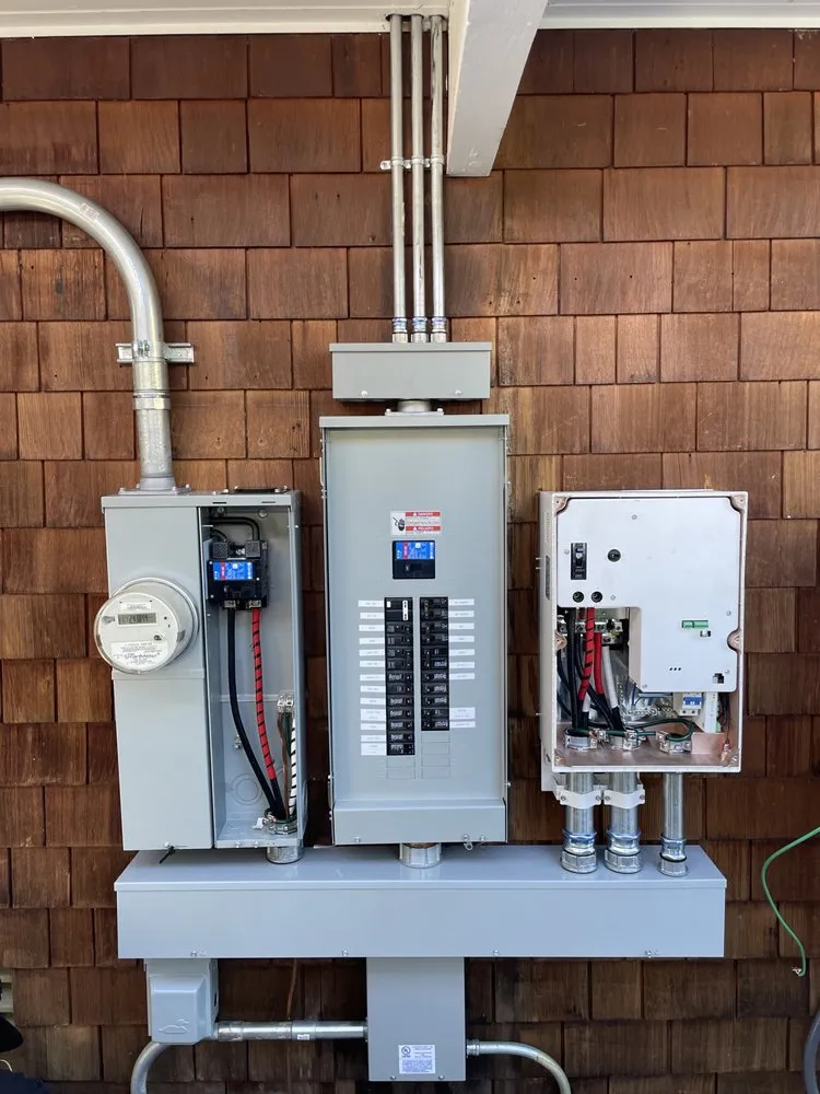 Certified electrician providing electrical repair in , 