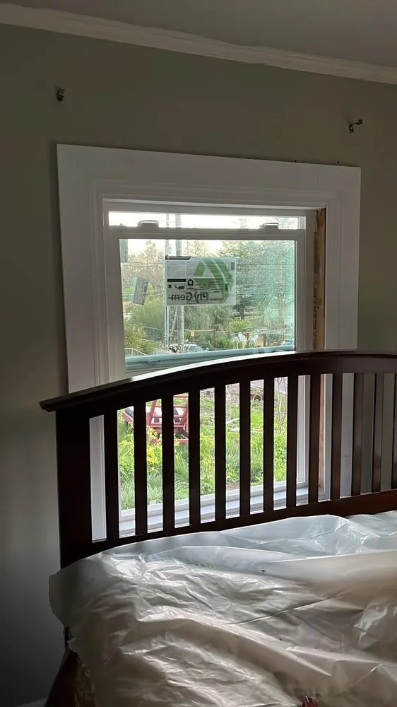 Emergency electrician providing electrical repair in , 