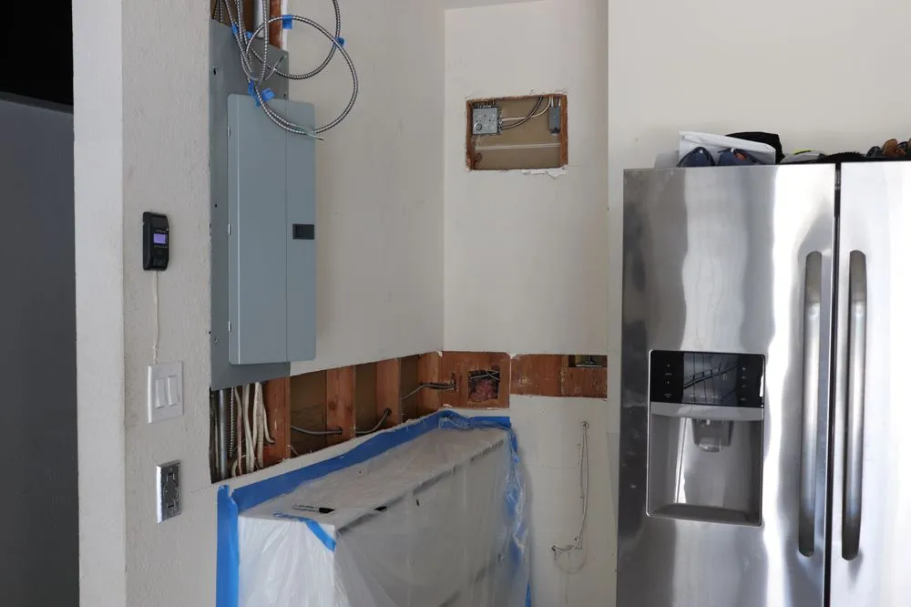 Professional electrician providing emergency electrical service in San Francisco, CA - Andrade Link Electric