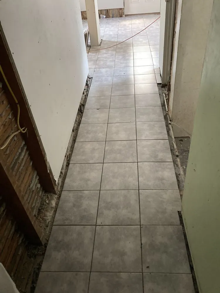 Certified electrician providing electrical repair in , 