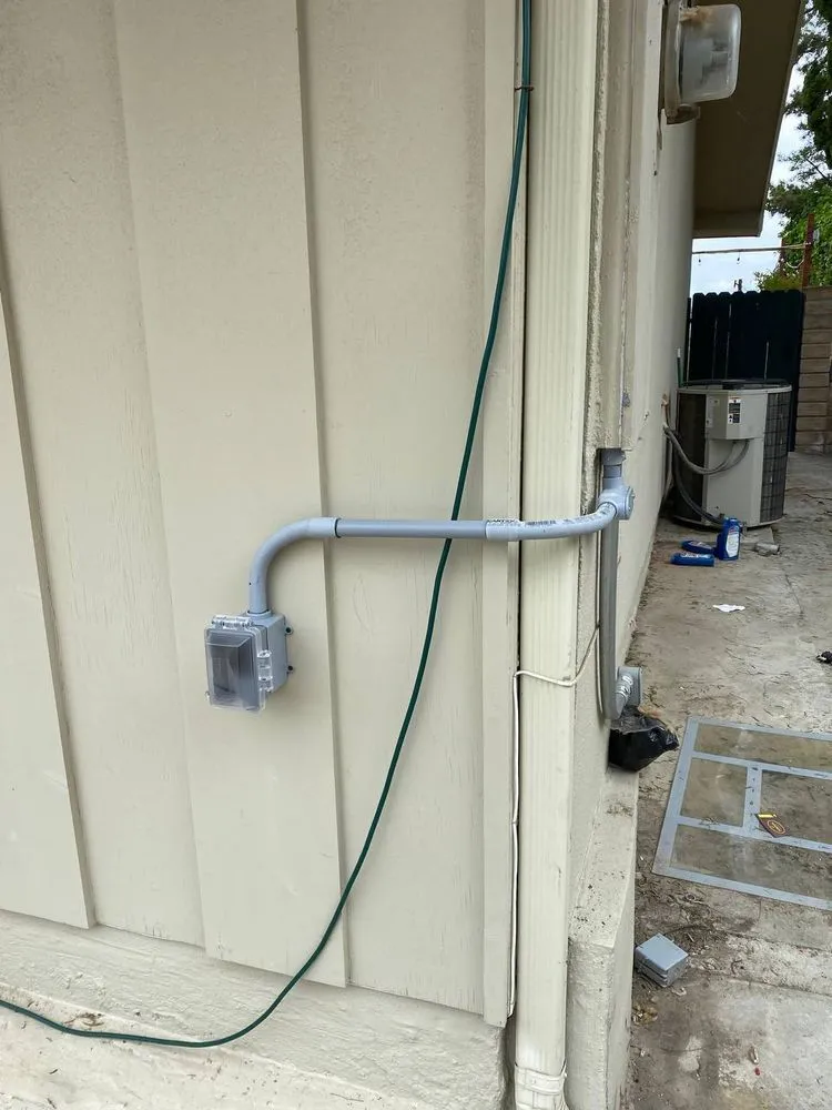 Emergency electrician providing emergency electrical service in ,