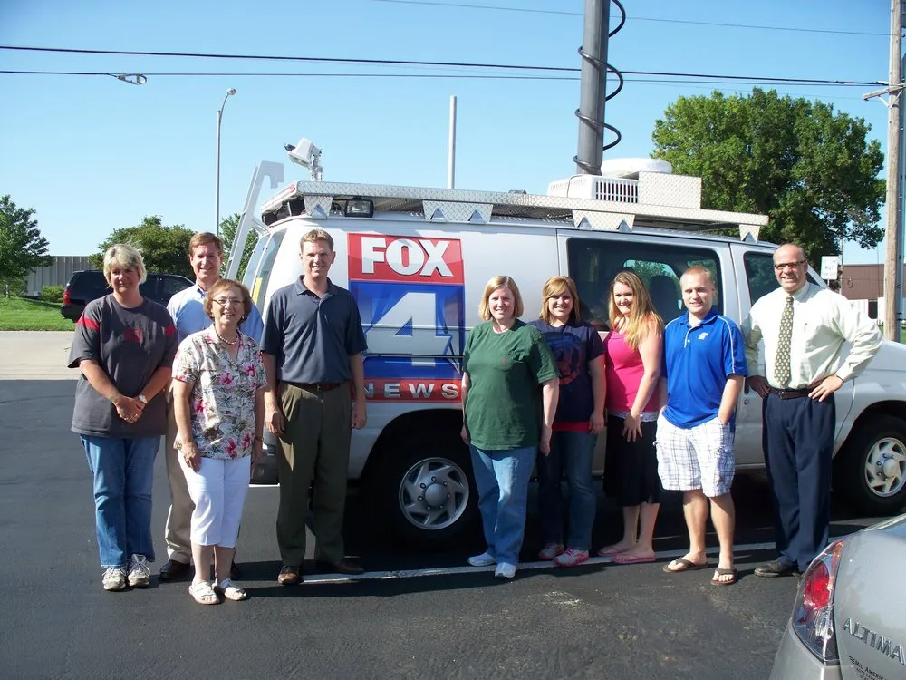 Certified electrician providing emergency electrical service in , 