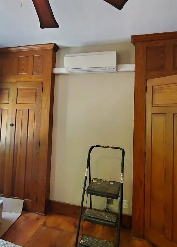 Emergency electrician providing panel upgrade in , 