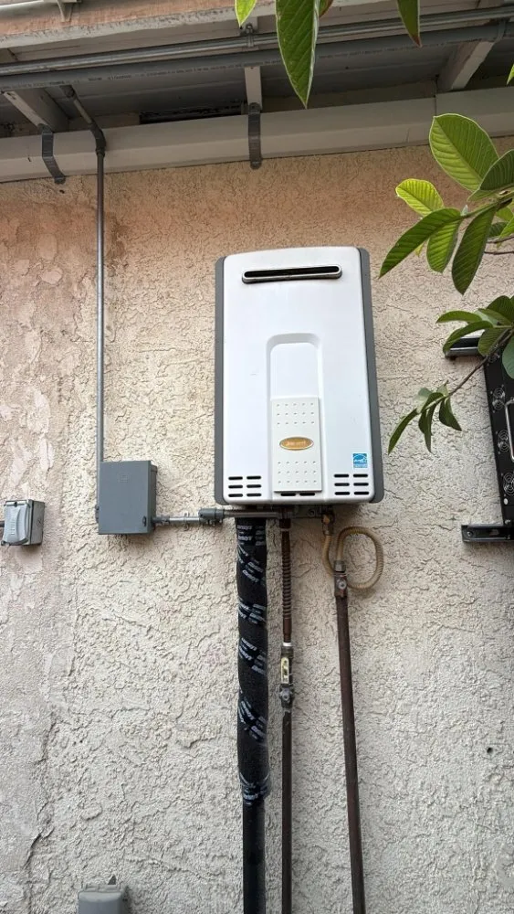 Slide of Apes 3lectric