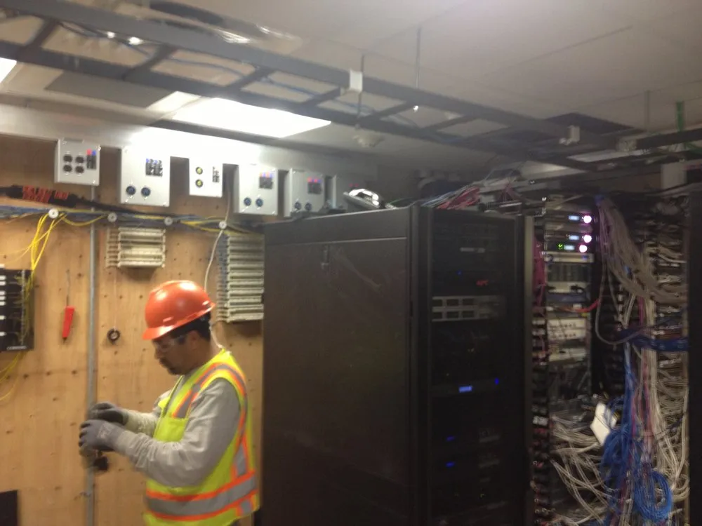 Expert emergency electrical service service in ,  - Apex Lighting & Electric