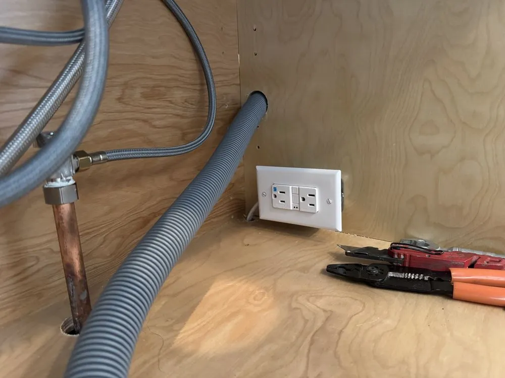 Slide of APMM Handyman Services