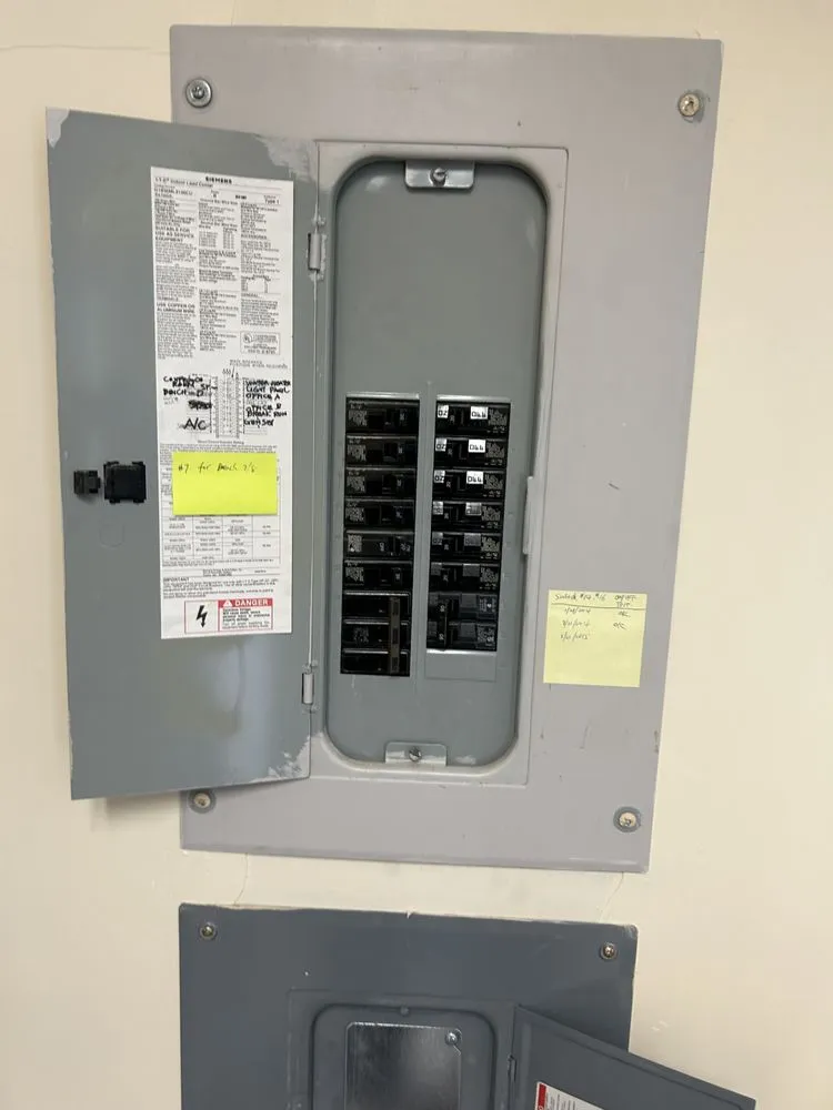 Expert electrician providing circuit breaker repair in , 