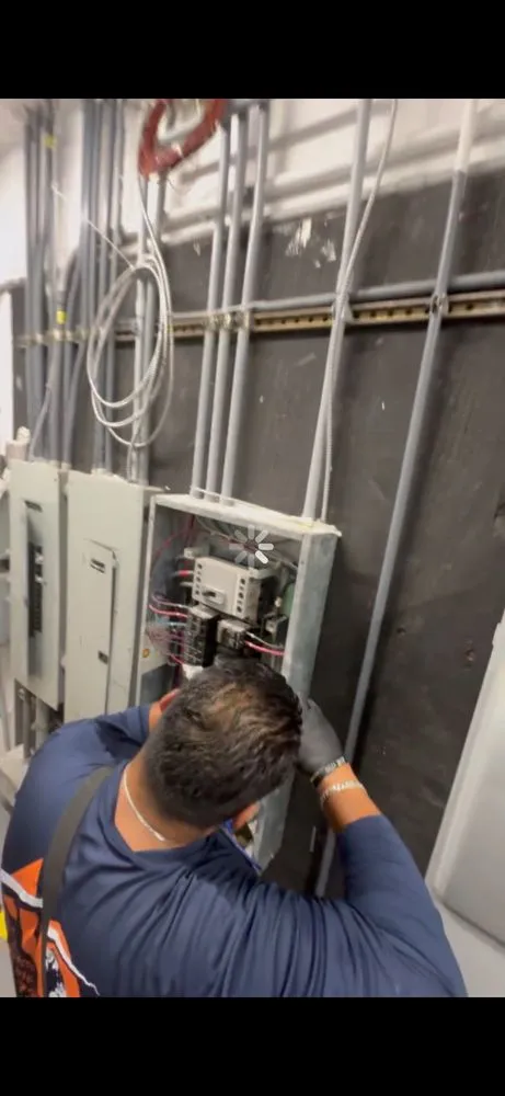 Reliable electrician providing electrical repair in Port St. Lucie, FL - AQ AC & Electric