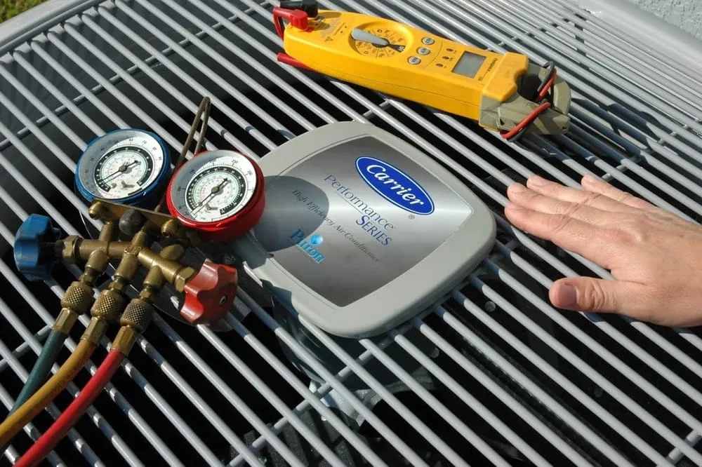 Certified electrician providing lighting installation in , 