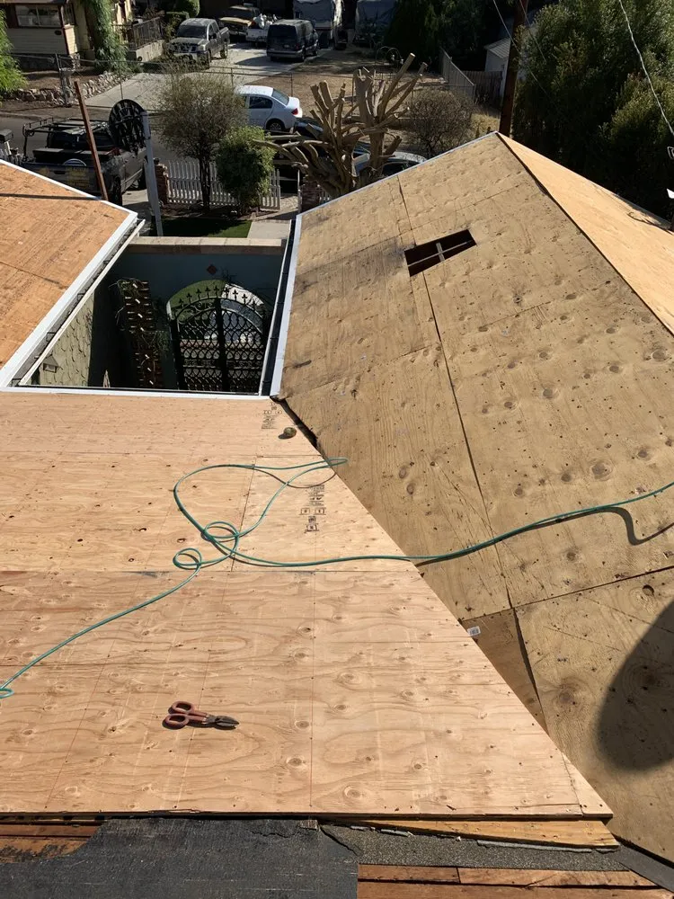 Licensed outlet and switch repair service in Sunland, CA - A.R-Overhaul