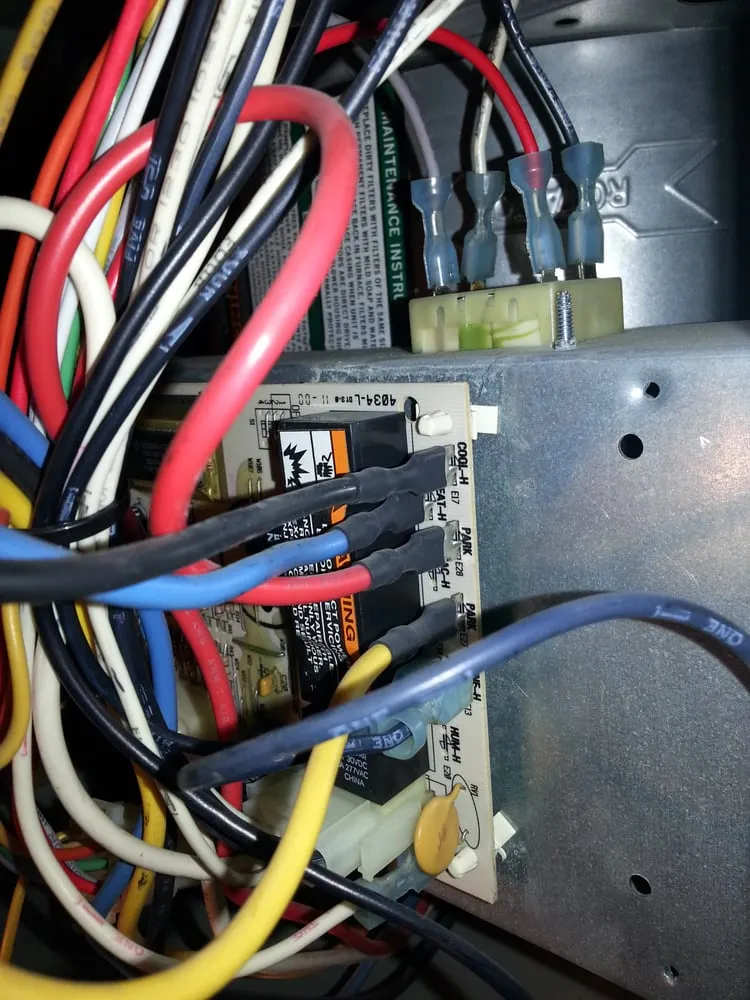 Professional electrician providing emergency electrical service in San Deigo, CA - Araiza Handyman Service & Repair