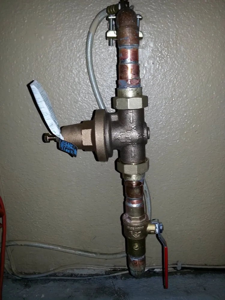 Licensed electrician providing electrical repair in San Deigo, CA - Araiza Handyman Service & Repair